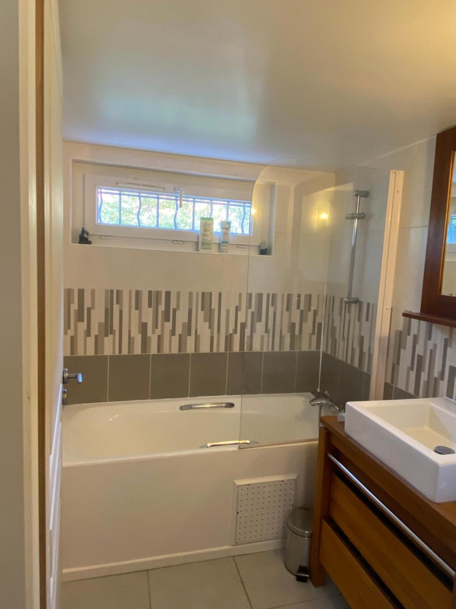 Chambre En Duplex, Entree Autonome, Sdb Privative Taverny Bagian luar foto