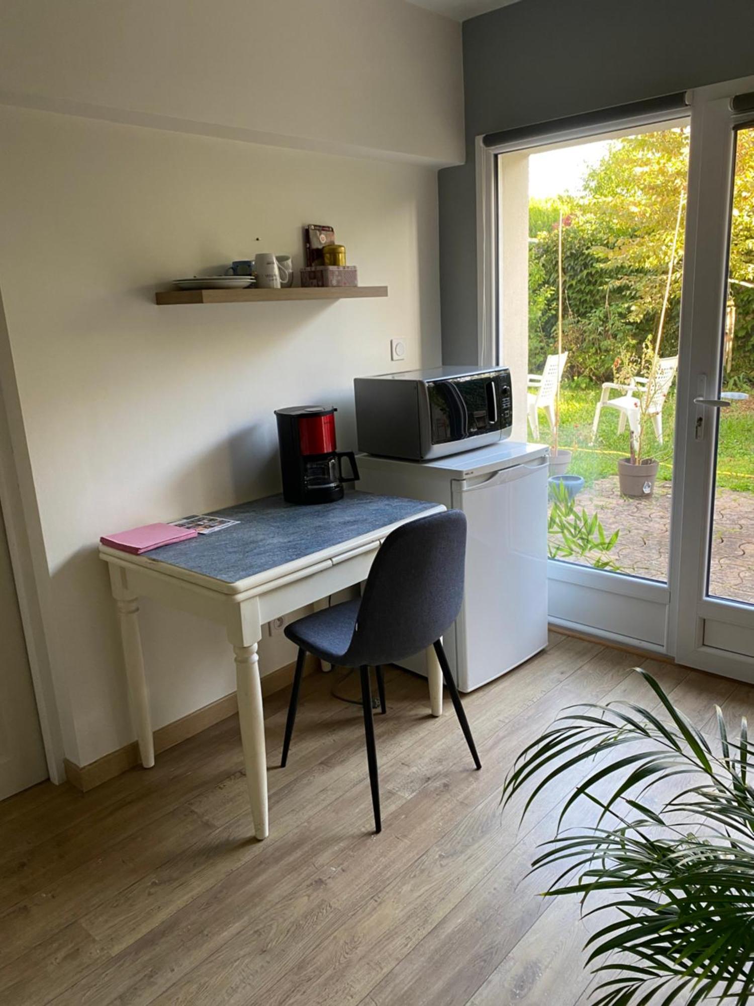 Chambre En Duplex, Entree Autonome, Sdb Privative Taverny Bagian luar foto