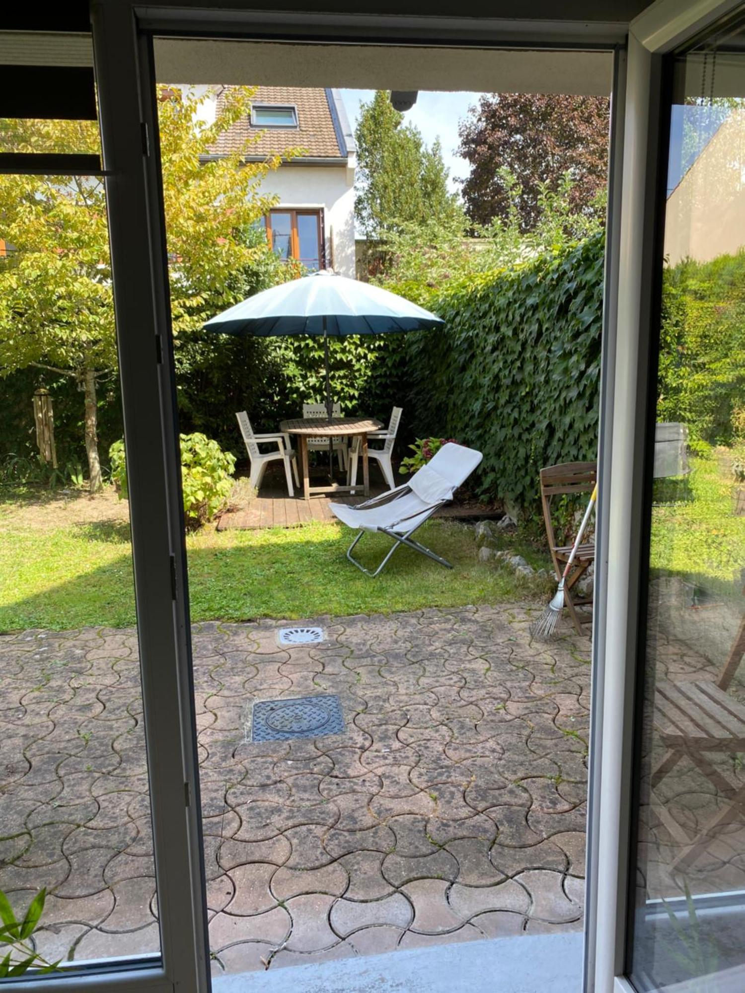 Chambre En Duplex, Entree Autonome, Sdb Privative Taverny Bagian luar foto